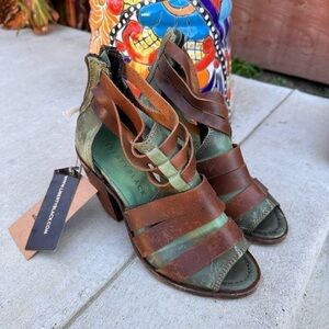 LIBERTY black turquoise black zippered heel